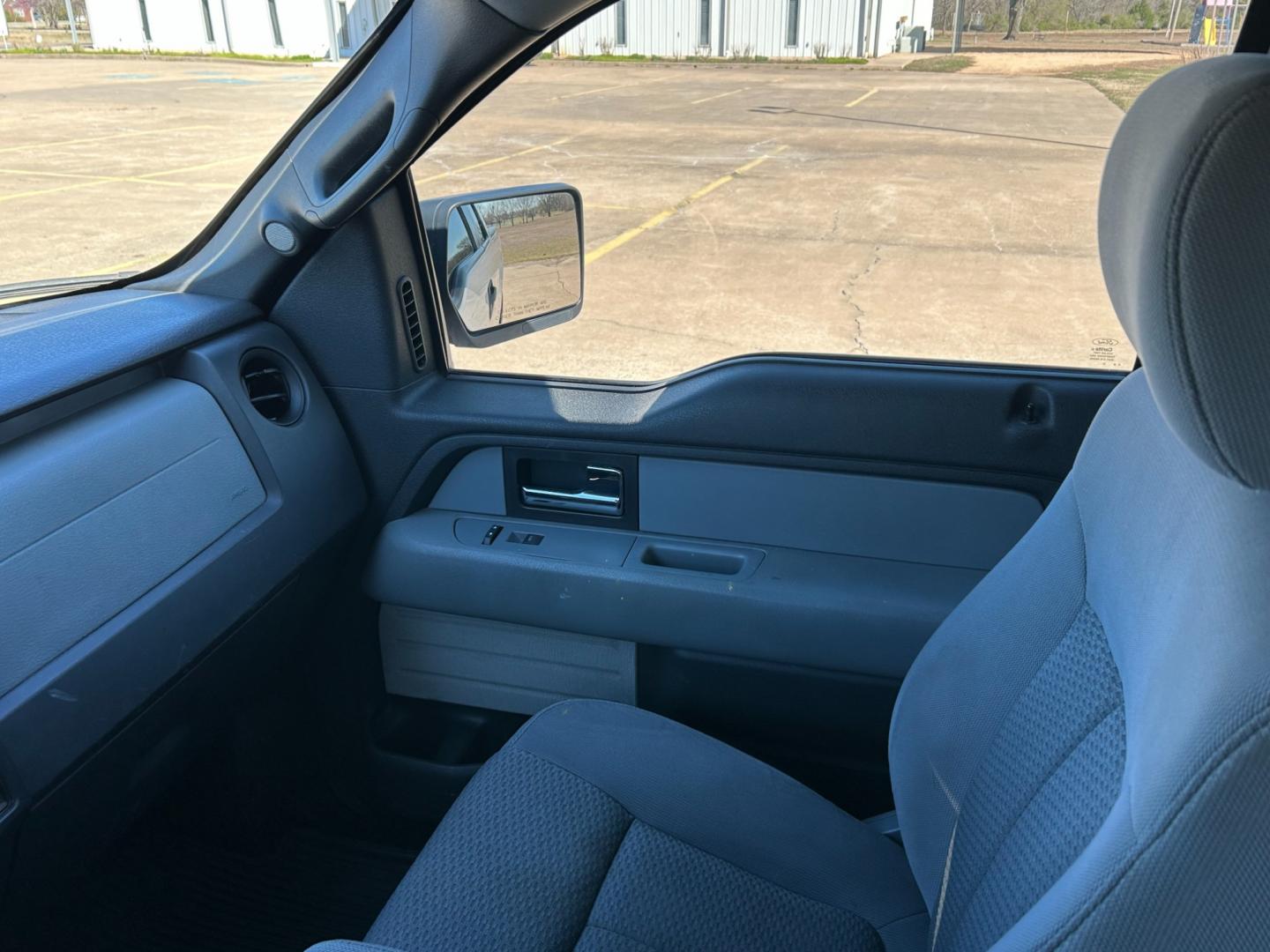 2014 White /Gray Ford F-150 XLT SuperCab 8-ft. Bed 2WD (1FTEX1CM9EK) with an 3.7L V6 DOHC 24V engine, 6-Speed Automatic transmission, located at 17760 Hwy 62, Morris, OK, 74445, (918) 733-4887, 35.609104, -95.877060 - 2014 FORD F-150 XLT SUPERCAB 8-ft. BED 2WD 3.7L V6 FEATURES KEYLESS REMOTE ENTRY, POWER LOCKS, POWER WINDOWS, AM/FM STEREO, SIRIUS XM STEREO, CD PLAYER, AUXILLARY PORT, HANDS-FREE BLUETOOTH CALLING, CRUISE CONTROL, TRACTION CONTROL, MULTI-FUNCTIONING STEERING WHEEL CONTROLS. HAS 169,145 MILES WITH 2 - Photo#8